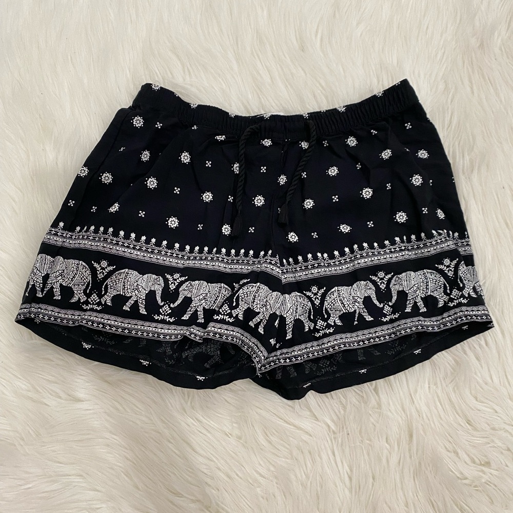Old Navy black and white print shorts
